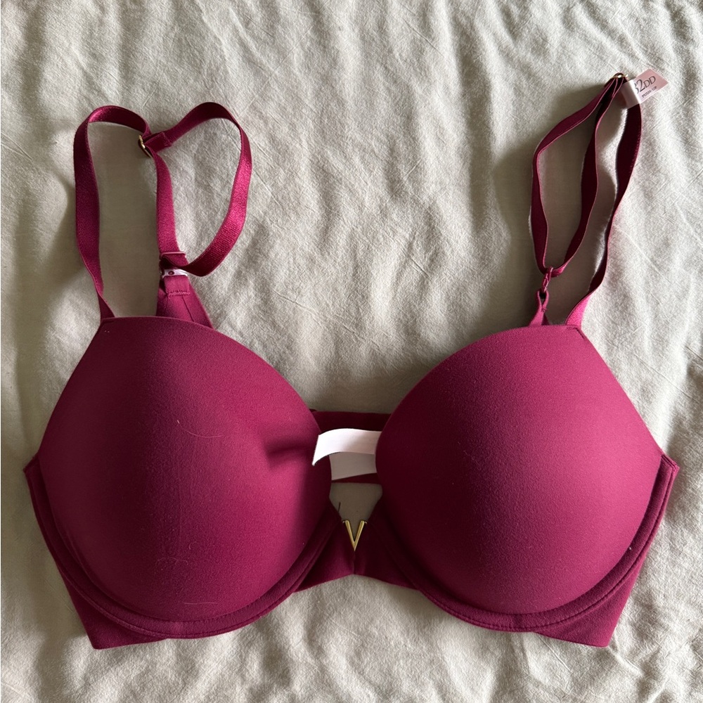 Victoria’s Secret 32DD push up bra